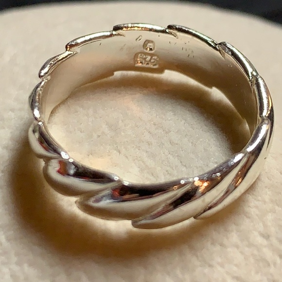 Jewelry - Sterling silver ring